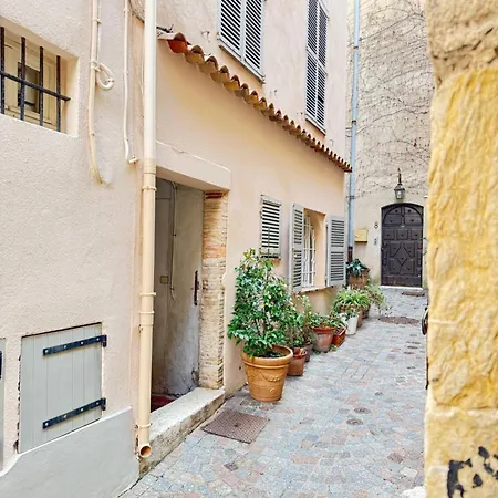 New - Vieil - Les Remparts דירה