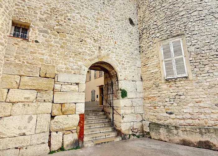 New - Vieil - Les Remparts * Antibes