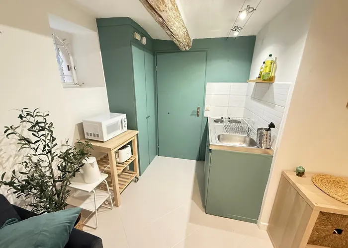 New - Vieil - Les Remparts *