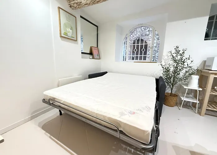 New - Vieil - Les Remparts *